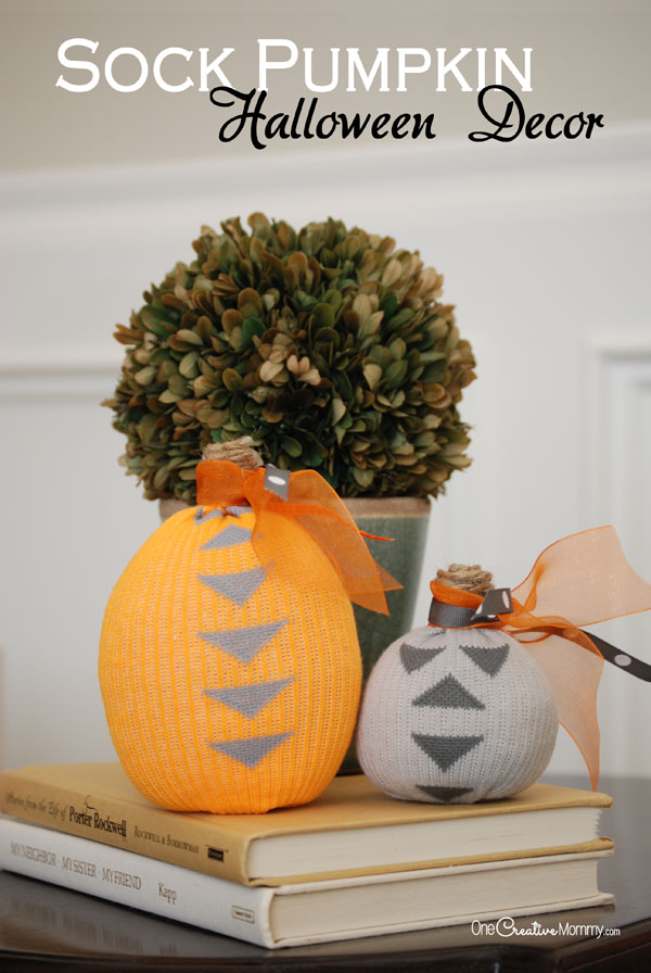 http://onecreativemommy.com/wp-content/uploads/2016/09/sock-pumpkins-Halloween-decorations-1.jpg