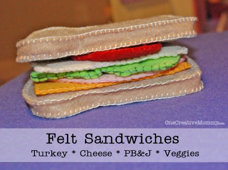 Felt Food Sandwich with free printables from OneCreativeMommy {Pick your sandwich combo from turkey, cheese, PB&J, and veggies}