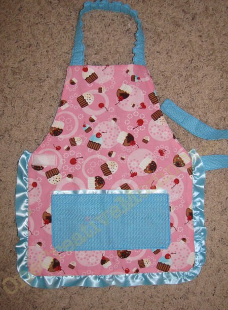 Lu's Diner-Kids Waitress Apron and Menu - onecreativemommy.com