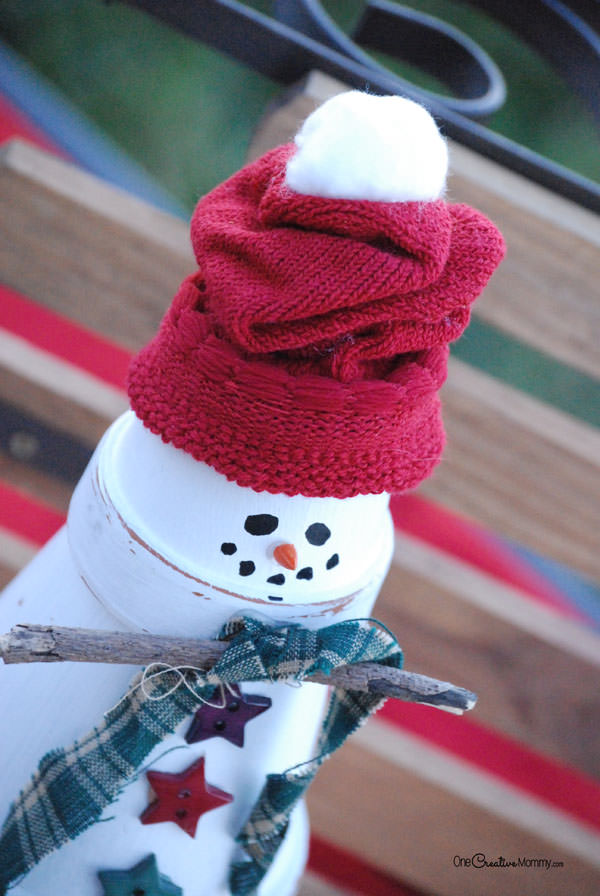Easy Terra Cotta Snowman Tutorial from OneCreativeMommy.com--Closeup of face