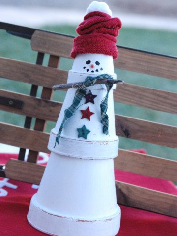 Easy Terra Cotta Snowman Tutorial from OneCreativeMommy.com--you'll be done in no time!