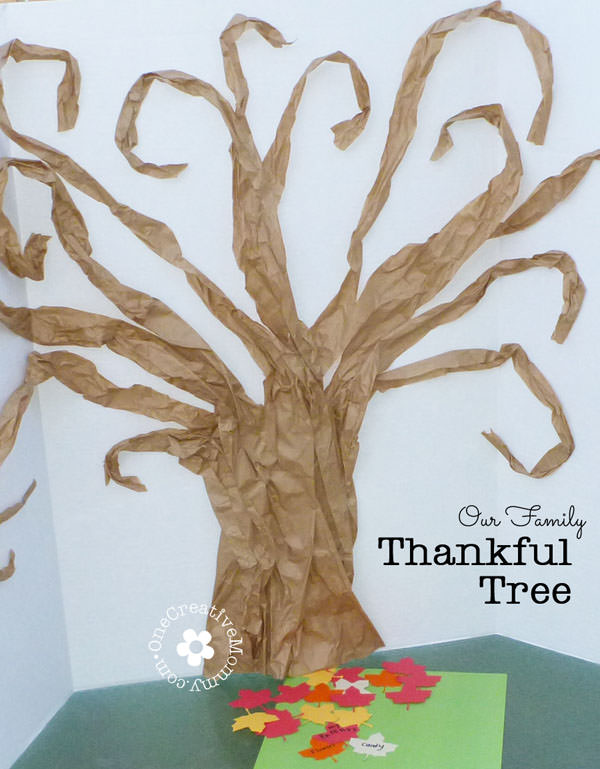 Our Thankful Tree--A new family tradition {This easy tree is made from free packing material!} #thankfultree #thanksgiving