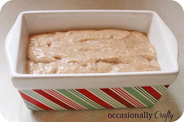 Delicious cinnamon applesauce quick bread recipe. Perfect gift idea with free printable gift tags. #gifttag #christmas #teachergiftideas #quickbread #recipe