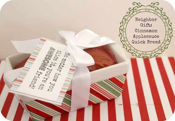 Delicious cinnamon applesauce quick bread recipe. Perfect gift idea with free printable gift tags. #gifttag #christmas #teachergiftideas #quickbread #recipe