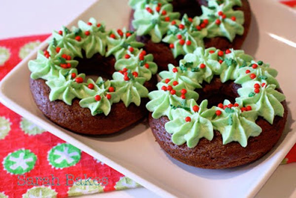 Yummy Christmas Gluten Free Donuts from Sarah Bakes #glutenfree #christmas #recipes #donuts