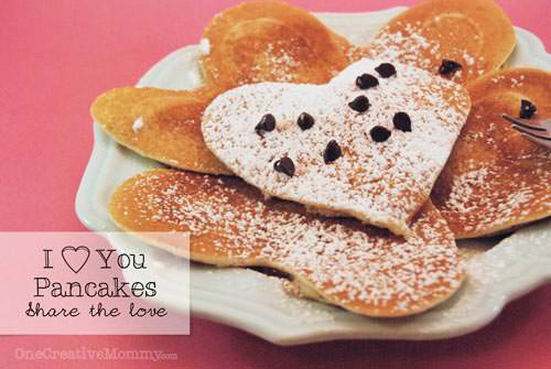 I {Heart} You Pancakes {Create fun pancake shapes with this simple tutorial from OneCreativeMommy.com} #valentine