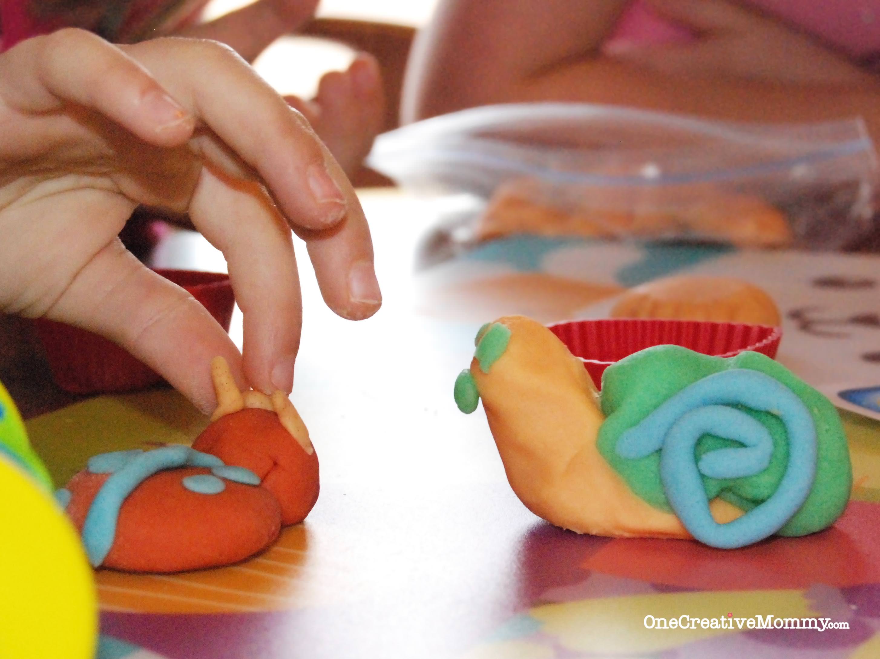 Gluten-Free Play Dough Recipe Review and Tips from OneCreativeMommy.com -- I tried three recipes to see which was the best! #glutenfree #playdough