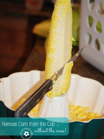Quick Tip: How to Remove Corn from the Cob without the Mess! {OneCreativeMommy.com} #corn