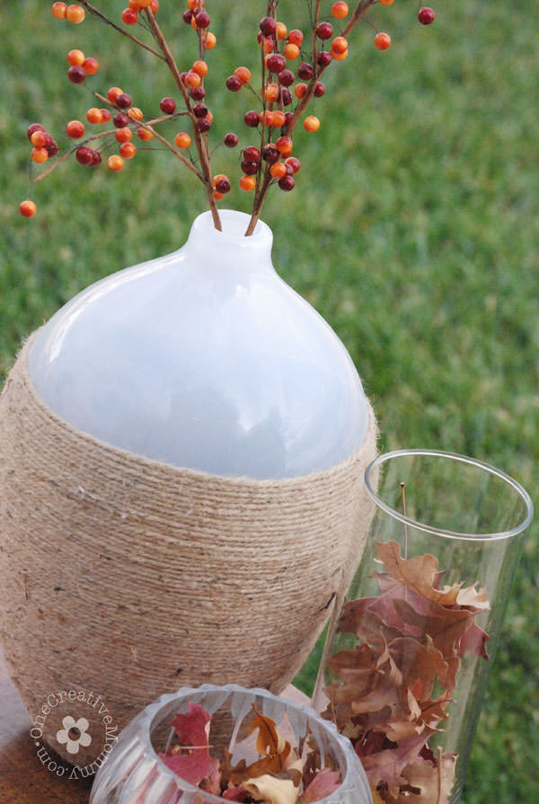 Fast and Frugal Fall Decor from OneCreativeMommy.com {The best part? It's free!} #falldecor #frugal #fallleaves