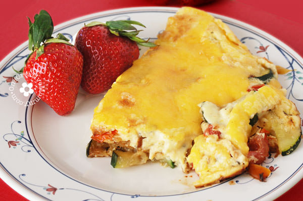 My all-time favorite breakfast -- Cheesy Frittata with Zucchini, Basil and Red Peppers! {Low Carb!} OneCreativeMommy.com