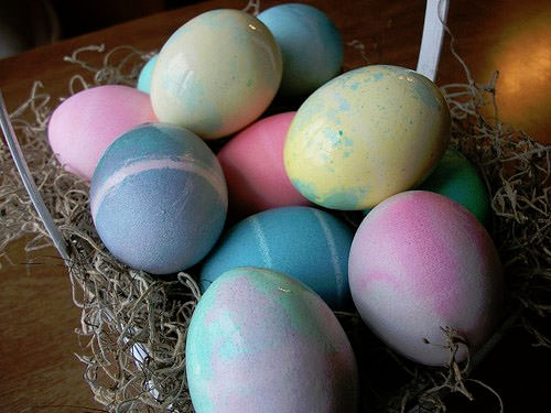 Double-Dipped Rock Easter Eggs from Family Frugal Fun {Unique Easter Decorating Ideas from OneCreativeMommy.com}