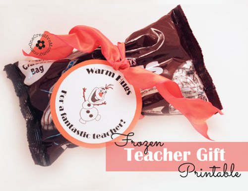 Quick and Easy Teacher Gift Idea {Attach these Frozen Warm Hugs printable tags to a bag or small container of Hershey's Hugs, and you're ready to go!} OneCreativeMommy.com #teachergift #printable
