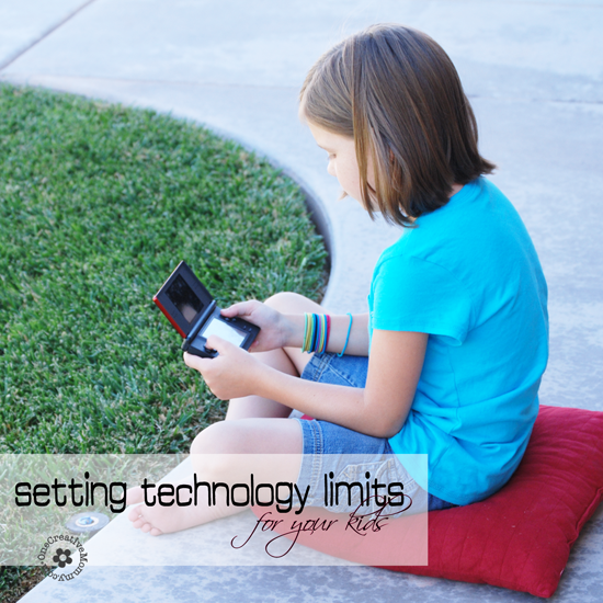 Help kids balance their time this summer by limiting their time with technology {How-To Tips from OneCreativeMommy.com} #activeparenting