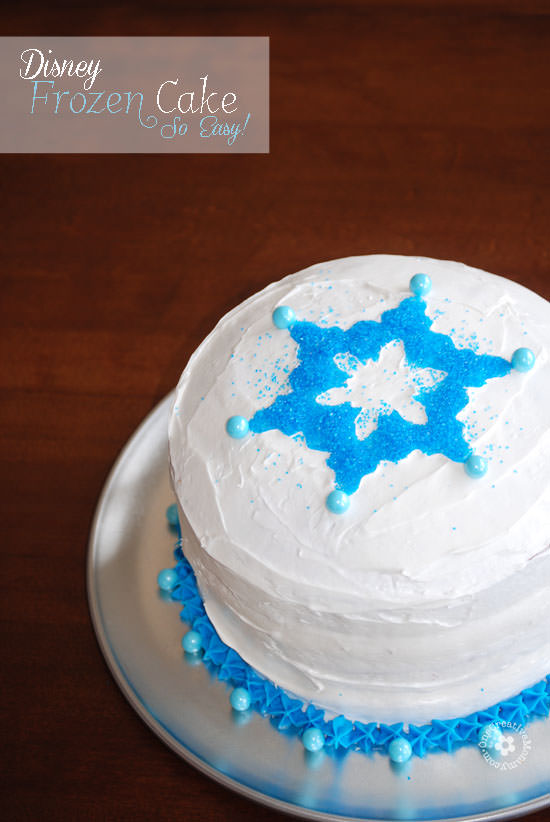 Easiest Ever Disney Frozen Birthday Cake! {OneCreativeMommy.com} #birthdaycakes #frozenparty #frozen