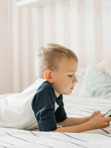 Setting screen time limits for kids with simple technology rules for families