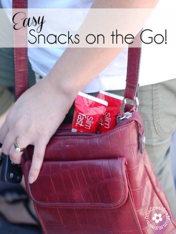 Easy Snacks on the Go--Do you grab junk food when you need a snack in a hurry? Change your habits with the #Slimfast 14-Day Slimdown {OneCreativeMommy.com} #PMedia #ad