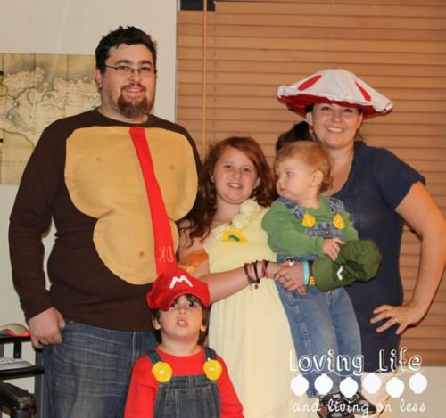 15 DIY Couples and Family Halloween Costumes - onecreativemommy.com