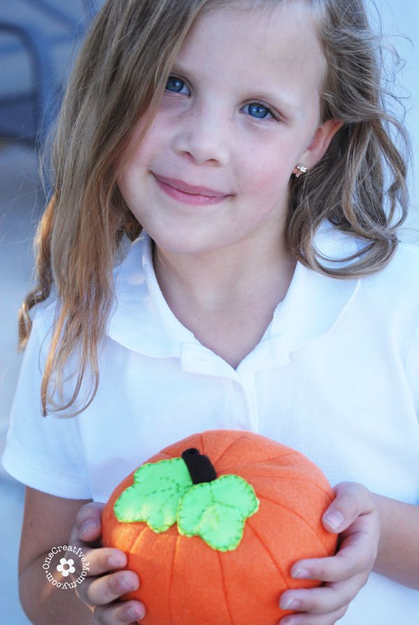 Download a Free Pattern for Felt Food Pumpkins from OneCreativeMommy.com