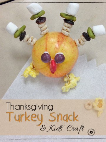 Easy Thanksgiving Snack & Kids Craft {This turkey is perfect for home, preschool, or a class party!} OneCreativeMommy.com