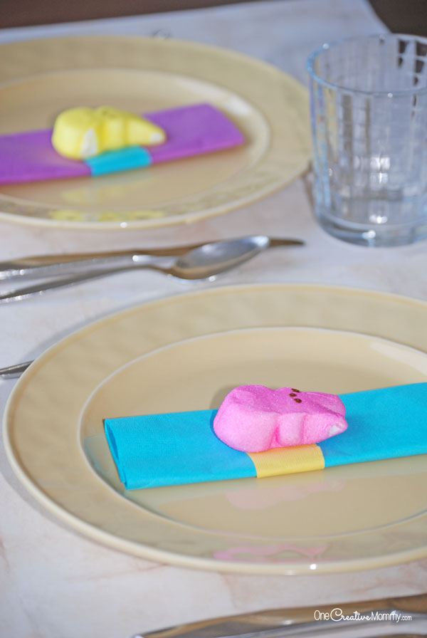 Add some pizzazz to your Easter Table with these simple table settings using Peeps candy {OneCreativeMommy.com} These look so easy and cute!