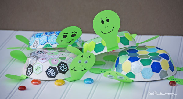 Mosaic Turtle Craft for Kids: Kid Tested Fun! {Check out the tutorial for the cute turtles on OneCreativeMommy.com}