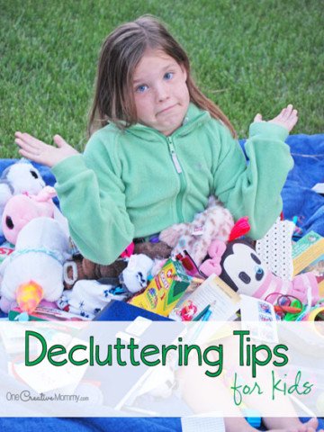 If you have a house full of pack rats, you must see these decluttering tips for kids! {OneCreativeMommy.com} Spring De-Junk Challenge
