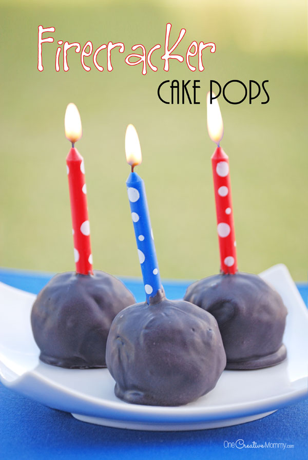 Love these easy 4th of July Cake Pops! With a candle, they're like mini firecrackers. So cute! {OneCreativeMommy.com}