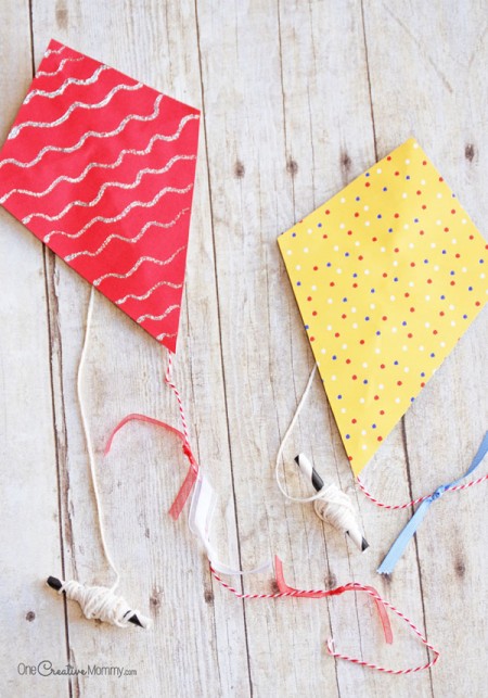 Bust boredom with these adorable mini paper kites! - onecreativemommy.com