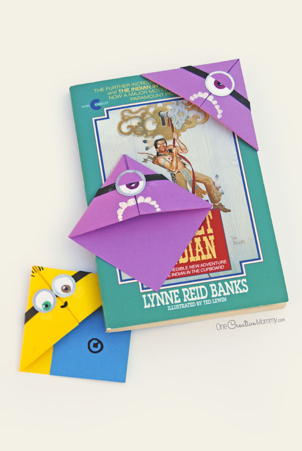 Quick and Easy Minion Bookmark Kids Craft|Perfect for a Minion Birthday Party! {OneCreativeMommy.com} Have you ever seen these origami bookmarks? They're so easy and fun to use.