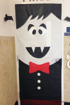 Cool Classroom Door Decorations for Halloween - onecreativemommy.com