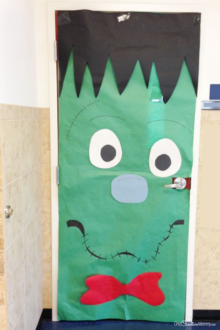 Cool Classroom Door Decorations for Halloween - onecreativemommy.com