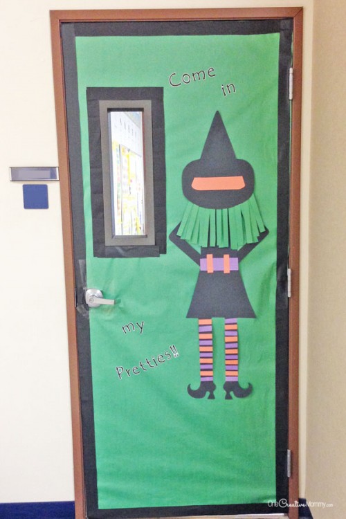 Cool Classroom Door Decorations for Halloween - onecreativemommy.com