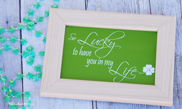 Showcase the people you are lucky to have in your life with this quick and easy St Patricks Day Printable! {OneCreativeMommy.com} St. Patrick's Day Decor Idea