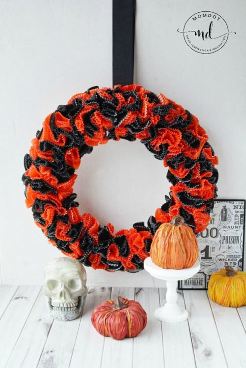 19 Easy Halloween Wreaths You Can Actually Make!