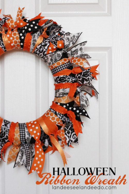 19 Easy Halloween Wreaths You Can Actually Make!