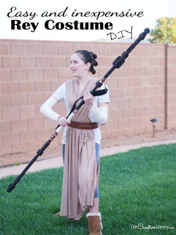 Get ready for the new Star Wars movie with this easy DIY Rey Costume! {OneCreativeMommy.com} DIY Halloween Costume Idea