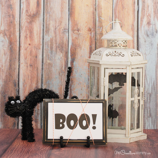 Something missing in your Halloween decor? Add that final touch with these simple Halloween printables. {OneCreativeMommy.com} Boo! Free printables