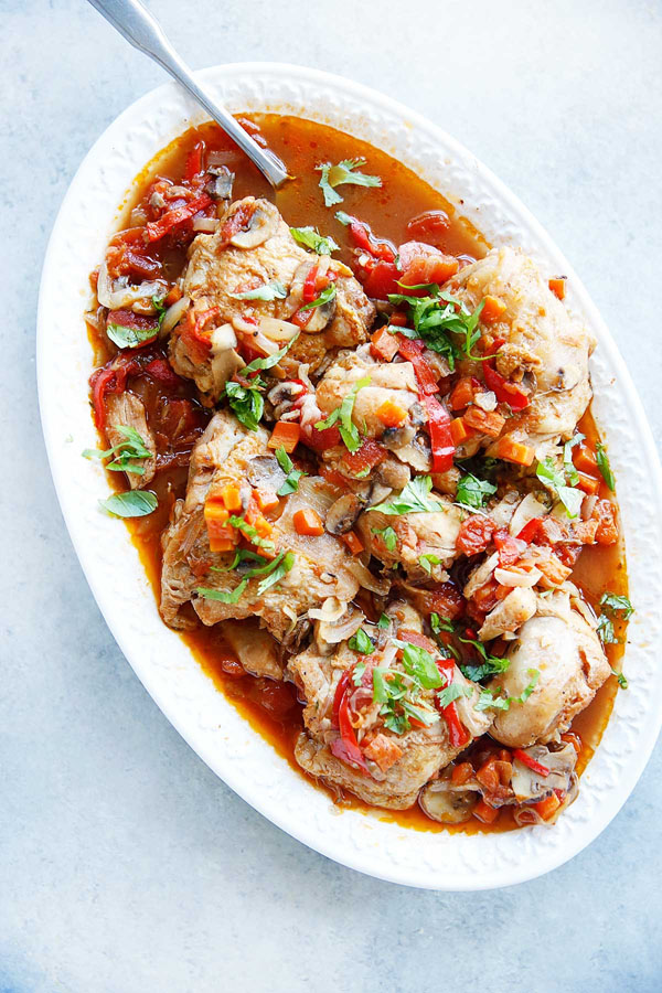 Pressure Cooker Chicken Cacciatore from Lexi's Clean Kitchen | Featured in Amazing Dairy & Gluten Free Instant Pot Recipes Roundup {OneCreativeMommy.com} #instantpot #dairyfree #glutenfree #pressurecooker