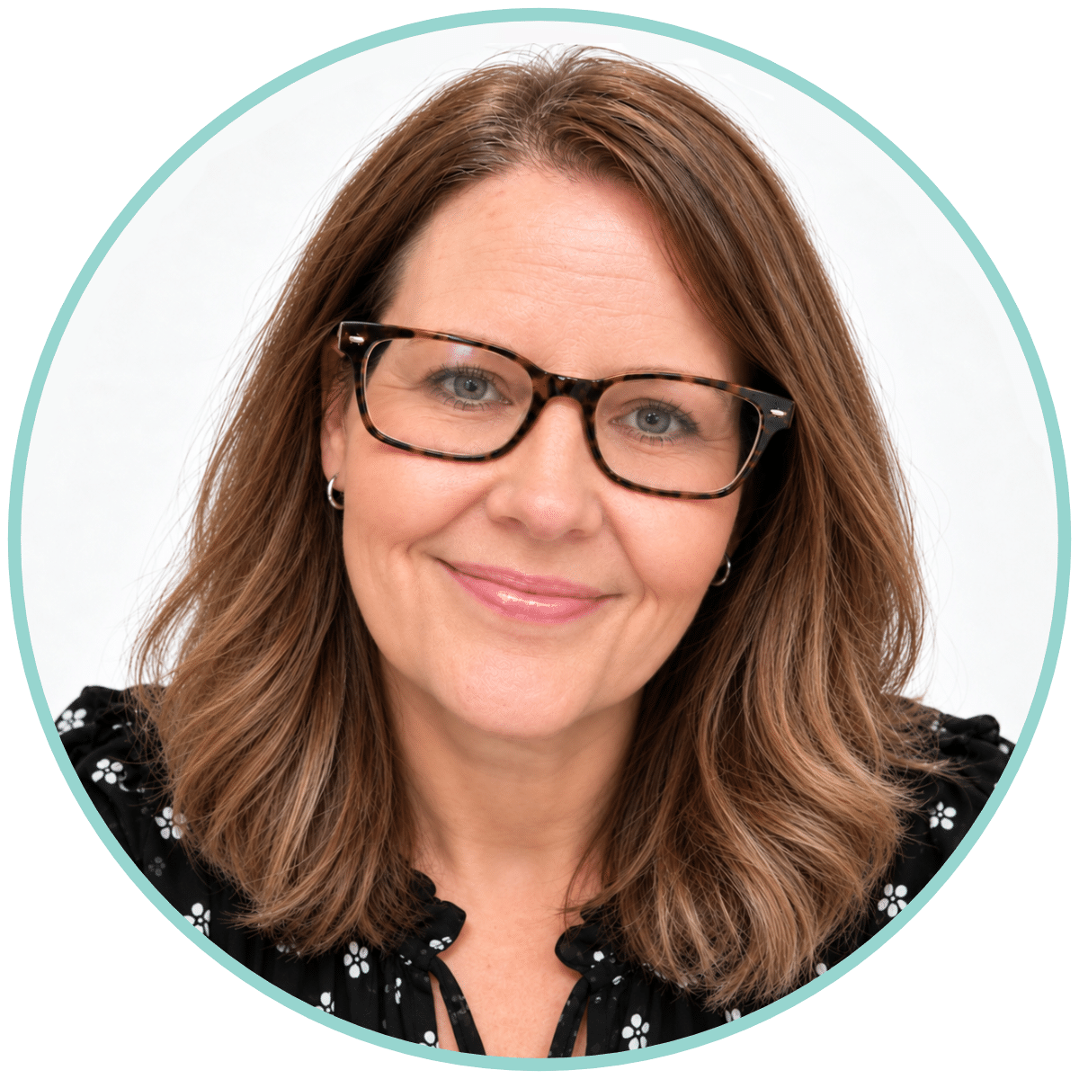 Headshot of Heidi, owner of One Creative Mommy and All Things Lovely